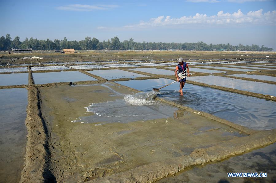 BANGLADESH-COX'S BAZAR-SALT PRODUCTION