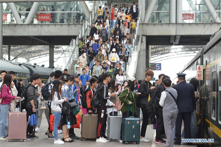 #CHINA-LABOR DAY HOLIDAY-TRAVEL RUSH (CN)