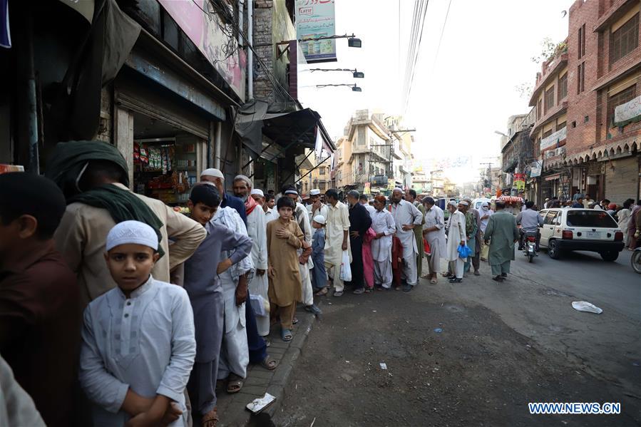 PAKISTAN-RAWALPINDI-RAMADAN-FOOD-DISTRIBUTION