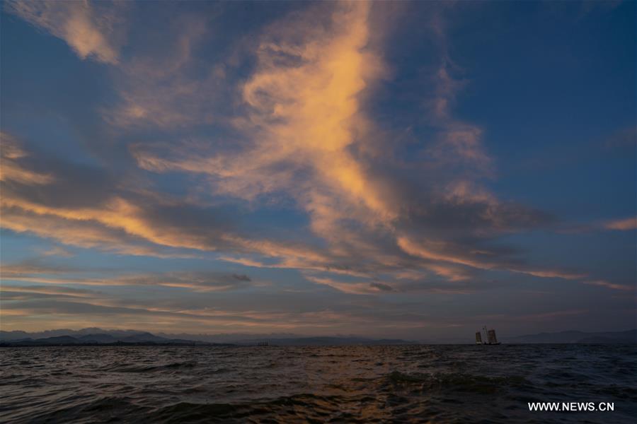 CHINA-YUNNAN-KUNMING-DIANCHI LAKE-SCENERY (CN)