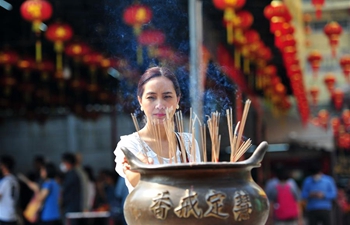 Devotees pray for good fortune as Spring Festival approaches in Bangkok