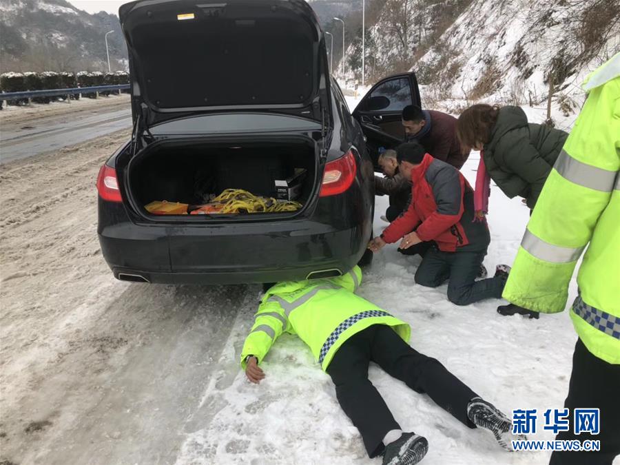 （新華全媒頭條）（4）雨雪冰凍中，他們奮力前行——基層黨員干群抗擊冰雪災(zāi)害紀實