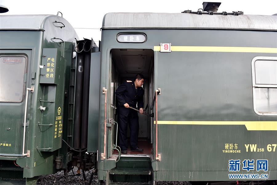 （社會）（1）呂梁山上的“慢火車”