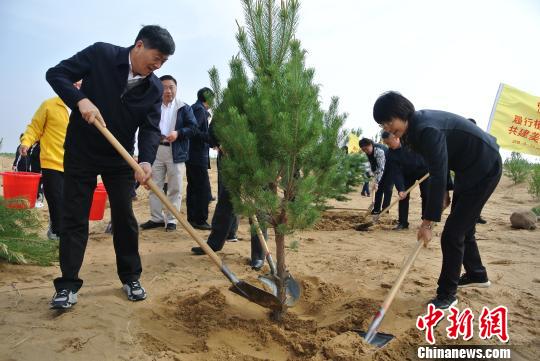 世界地球日中國第七大沙漠植樹5萬株