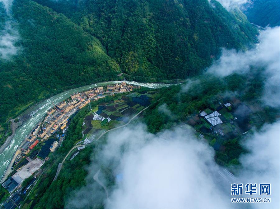 （壯麗70年·奮斗新時代·圖文互動）（1）獨龍江畔，這個民族“一躍千年”