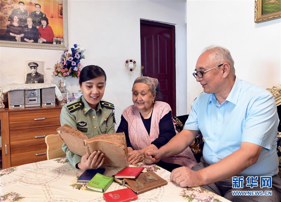 （圖文互動）（3）歷史的見證——陸軍邊海防學(xué)院維吾爾族女講師其曼古力一家三代守疆固邊記事