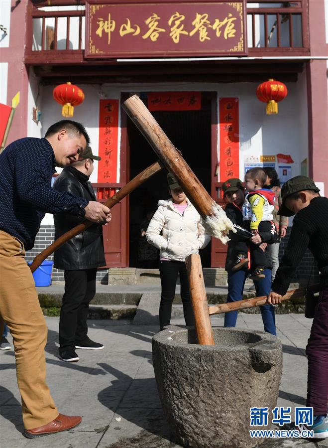 （集中連片特困地區(qū)貧困村調(diào)研行·圖文互動(dòng)）（3）神山村，神氣起來(lái)了——江西井岡山市神山村脫貧調(diào)查