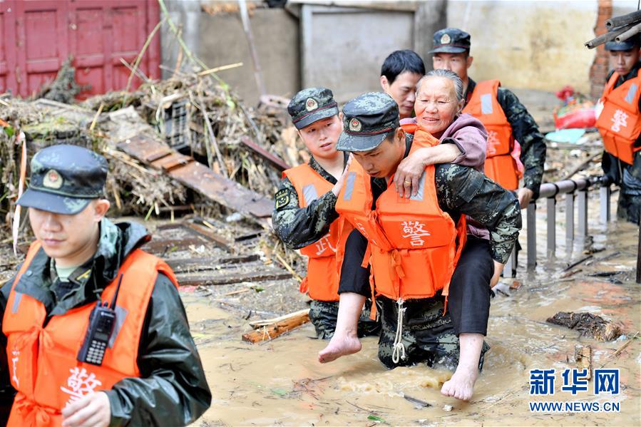 （新華全媒頭條·圖文互動）（5）沿著中國特色強軍之路闊步前進——黨中央、中央軍委領(lǐng)導(dǎo)推進國防和軍隊建設(shè)70年紀(jì)實