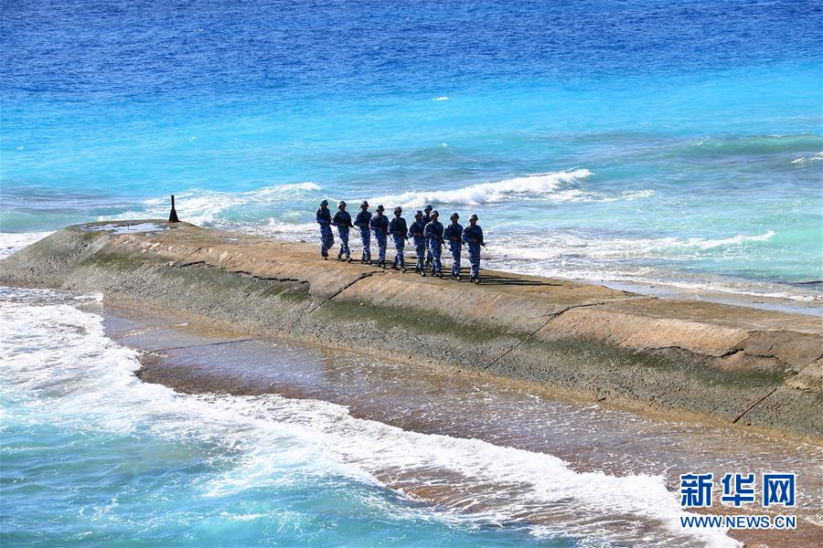 （新華全媒頭條·圖文互動）（10）沿著中國特色強軍之路闊步前進——黨中央、中央軍委領(lǐng)導(dǎo)推進國防和軍隊建設(shè)70年紀(jì)實