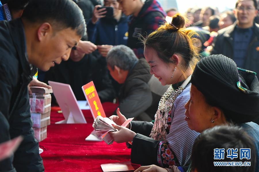 （在習近平新時代中國特色社會主義思想指引下——新時代新作為新篇章·總書記關切脫貧事·圖文互動）（4）精準扶貧：提速脫貧奔小康