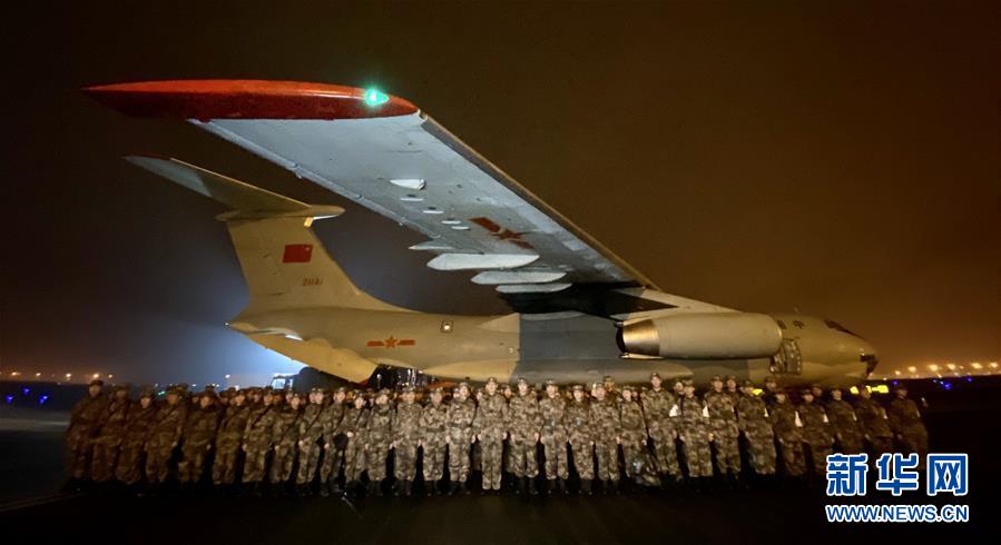 （新型肺炎疫情防控）（2）陸軍軍醫(yī)大學(xué)醫(yī)療隊(duì)連夜馳援武漢