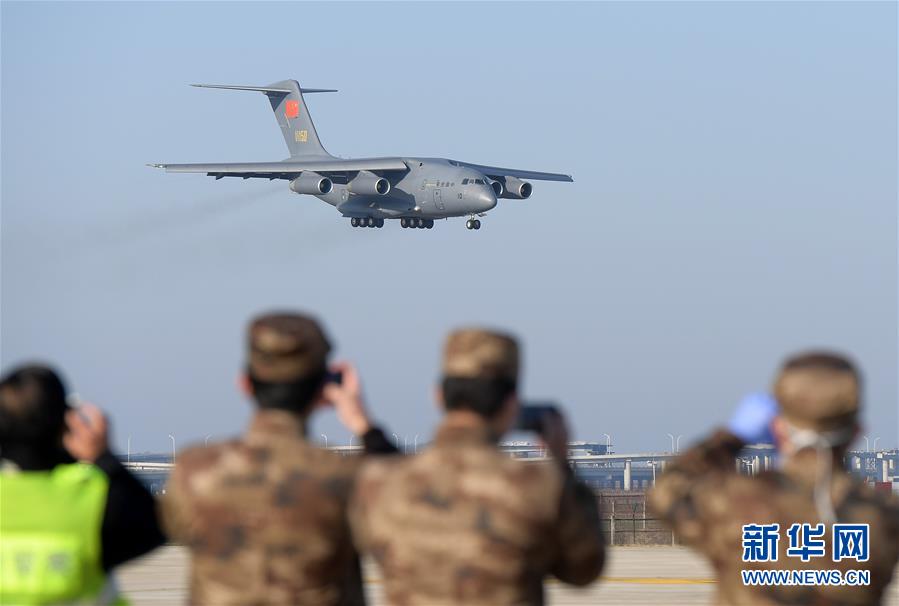 （聚焦疫情防控·圖文互動(dòng)）（2）空軍第四次向武漢大規(guī)模空運(yùn)醫(yī)療隊(duì)員和物資