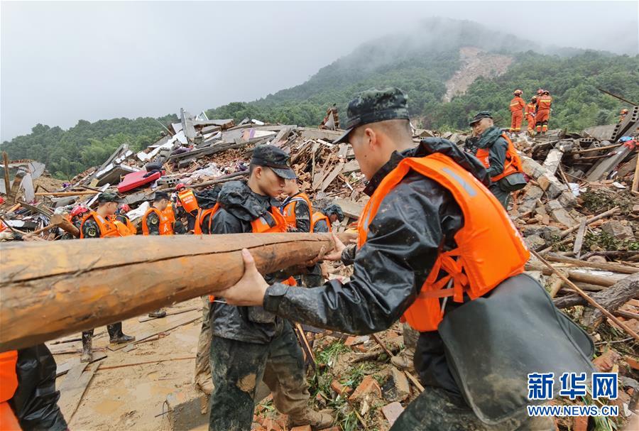 （圖文互動(dòng)）（11）武警官兵持續(xù)奮戰(zhàn)多地洪澇災(zāi)害搶險(xiǎn)救援一線