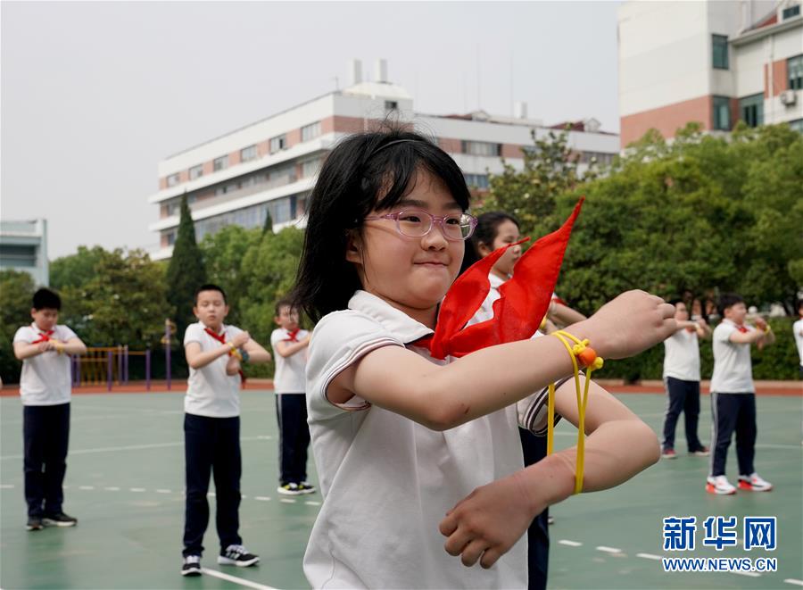 （新華全媒頭條·圖文互動）（19）“美麗的中國夢屬于你們”——以習(xí)近平同志為核心的黨中央關(guān)心少年兒童工作紀(jì)實(shí)