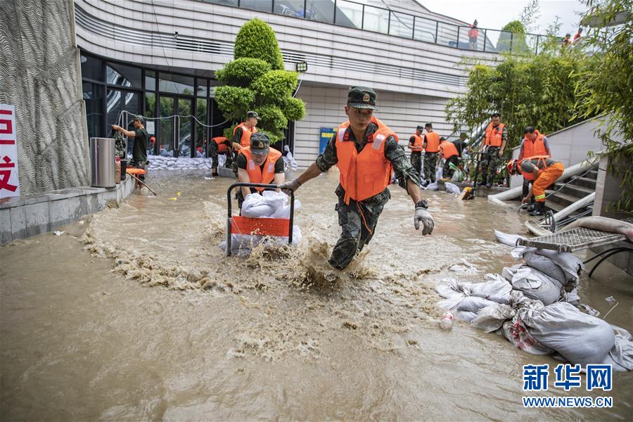 （防汛抗洪·圖文互動）（4）筑起防大汛的堅強防線——重慶防御長江、嘉陵江過境洪峰現(xiàn)場記錄