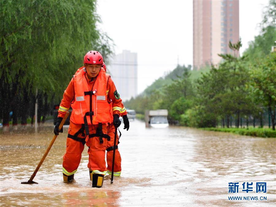 （社會）（1）青海西寧：強降水引發(fā)城市積水