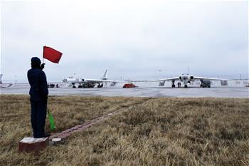 空軍轟炸機(jī)學(xué)員首次長途跨區(qū)機(jī)動轉(zhuǎn)場訓(xùn)練