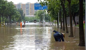 臺風“艾云尼”攜雨襲廣州