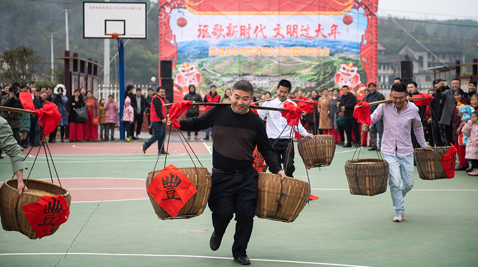 湖南辰溪：農(nóng)民趣味運動會迎新年