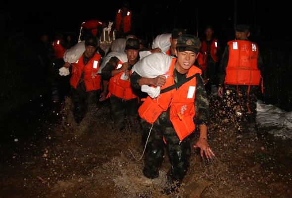 武警官兵持續(xù)奮戰(zhàn)多地洪澇災(zāi)害搶險(xiǎn)救援一線