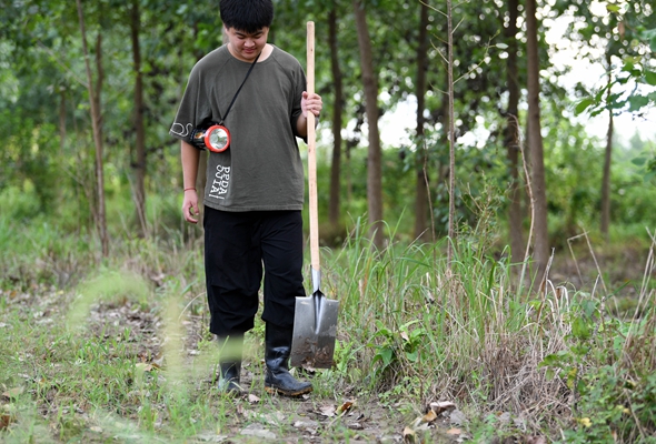 18歲的護(hù)堤志愿者