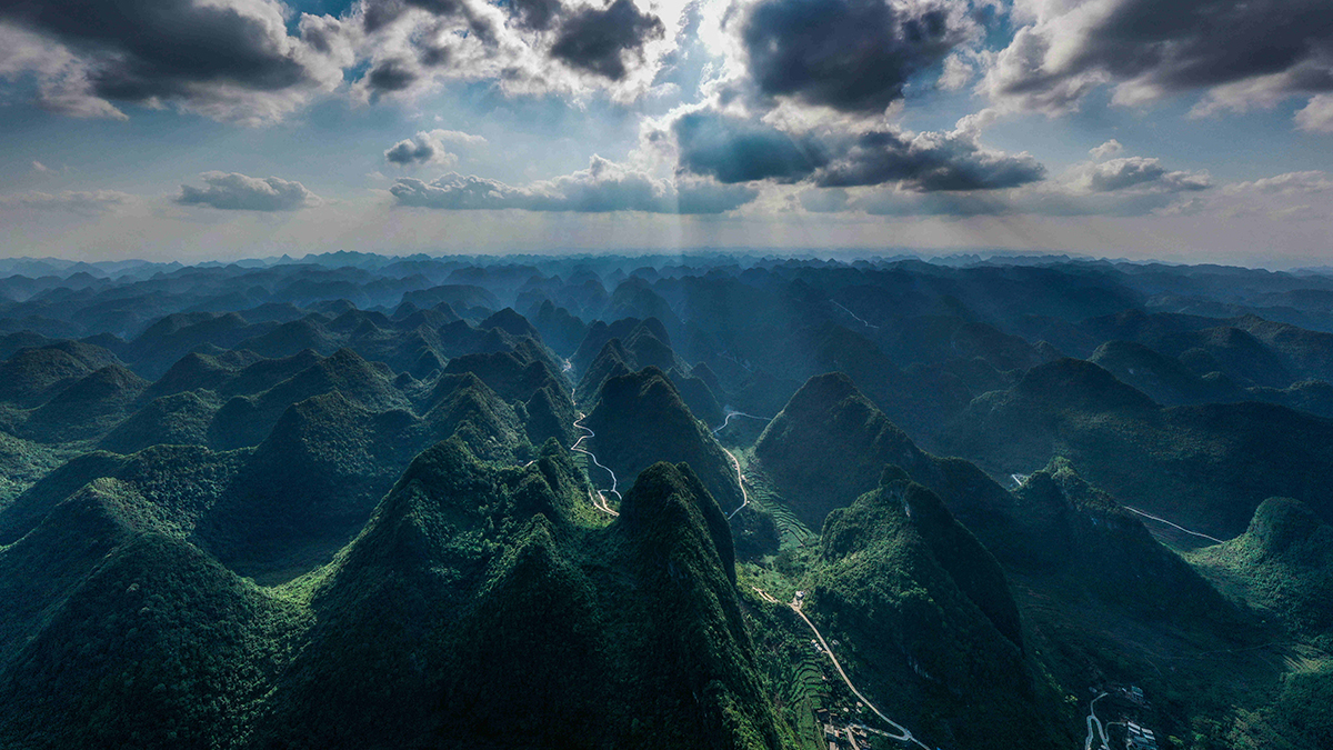 “玉帶”繞青山 “萬(wàn)弄”換新顏——七百弄“精準(zhǔn)扶貧”的“5年答卷”