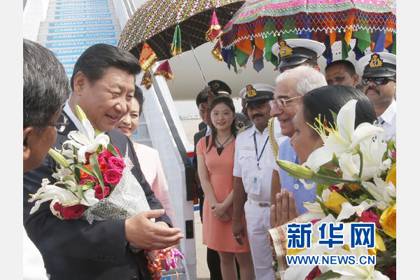 9月17日，國家主席習(xí)近平抵達(dá)古吉拉特邦艾哈邁達(dá)巴德市，開始對(duì)印度進(jìn)行國事訪問。 新華社記者 鞠鵬 攝