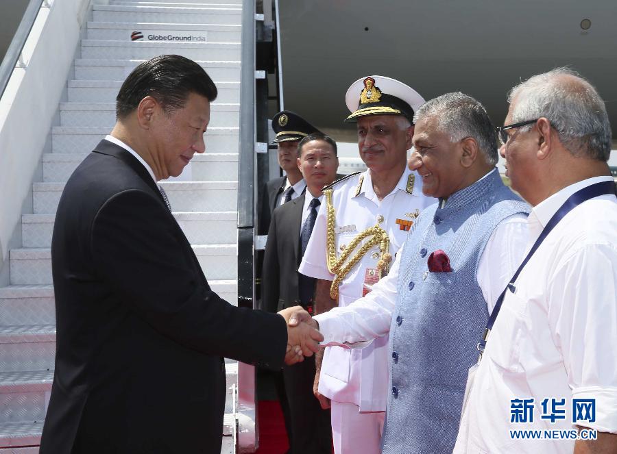 10月15日，國家主席習近平抵達印度果阿，應(yīng)印度總理莫迪邀請，出席金磚國家領(lǐng)導(dǎo)人第八次會晤。 新華社記者蘭紅光攝 