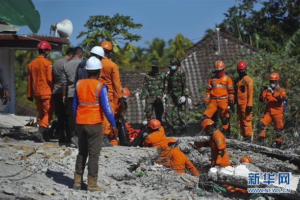 （國(guó)際）（1）印尼龍目島地震死亡人數(shù)上升至98人