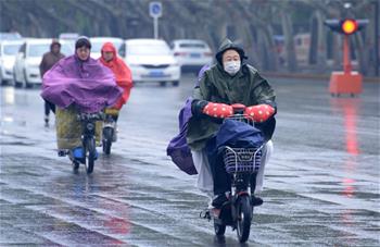 氣溫“跳水” 風(fēng)雨來襲